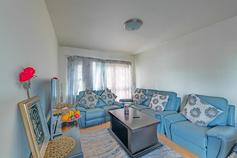 1 Bedroom Property for Sale in Oakglen Western Cape